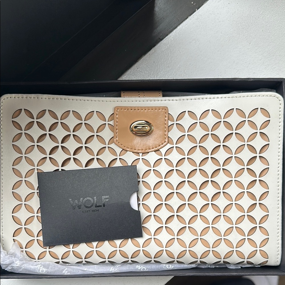 Wolf White and Tan Jewlery Pouch